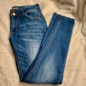 Encore Jeans Sz 7 Jrs Cotton Poly Spandex Faded Wash Skinny Blue Denim Jeans EUC